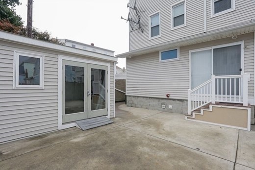 304 Davis St # 1 Property Photo 6