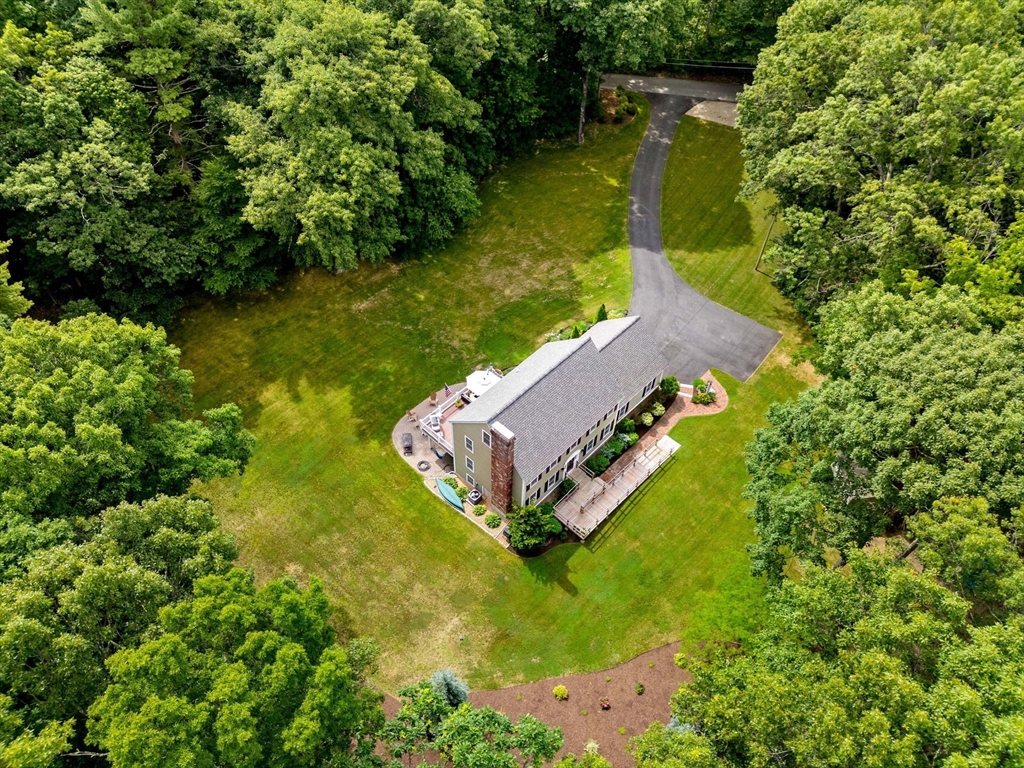 470 Lost Lake Dr Property Photo 3