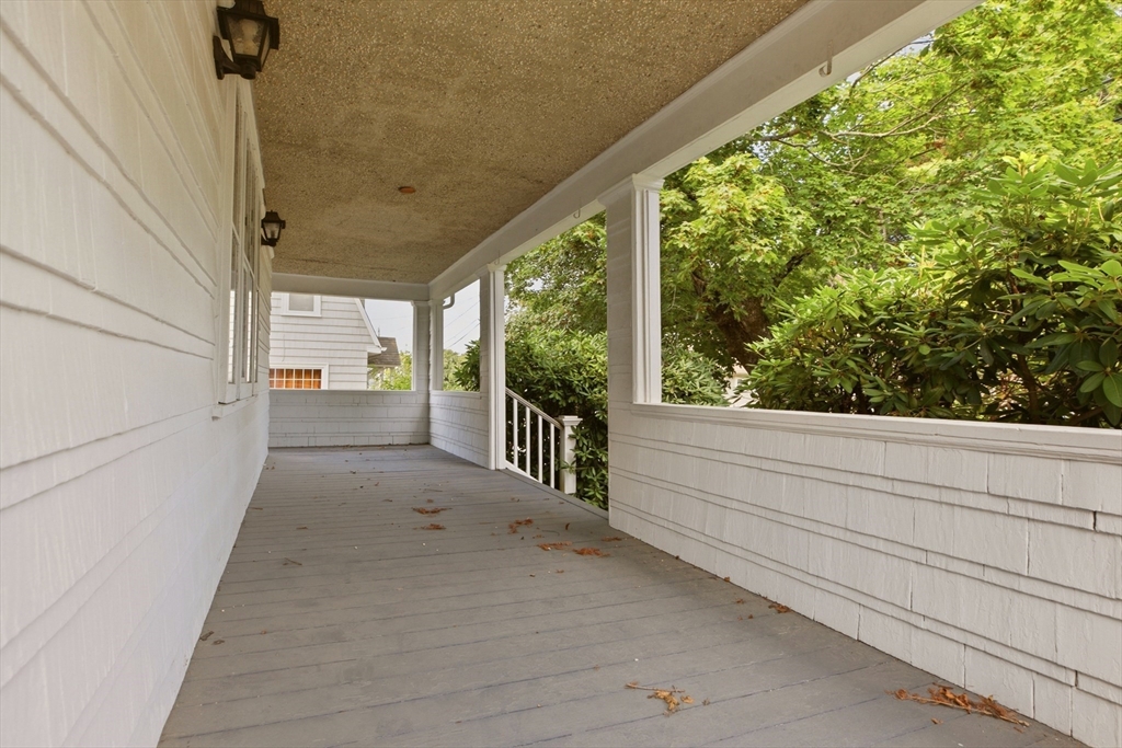 283 Montgomery St Property Photo 3