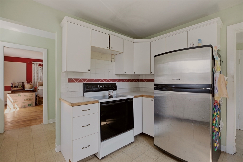 283 Montgomery St Property Photo 7