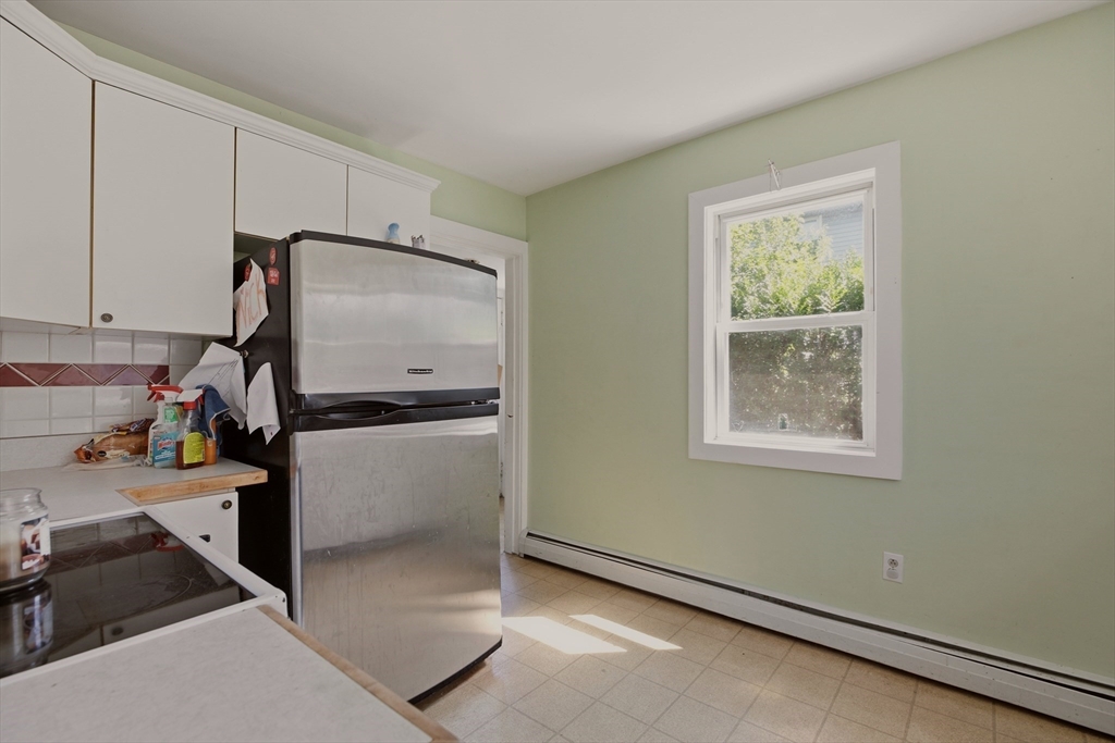 283 Montgomery St Property Photo 8