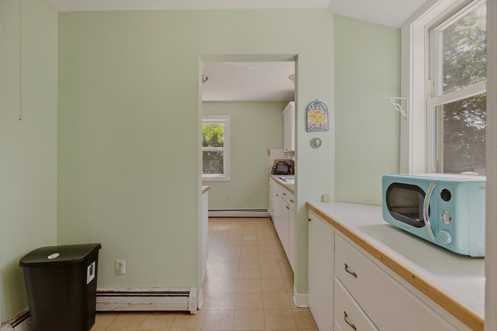 283 Montgomery St Property Photo 10