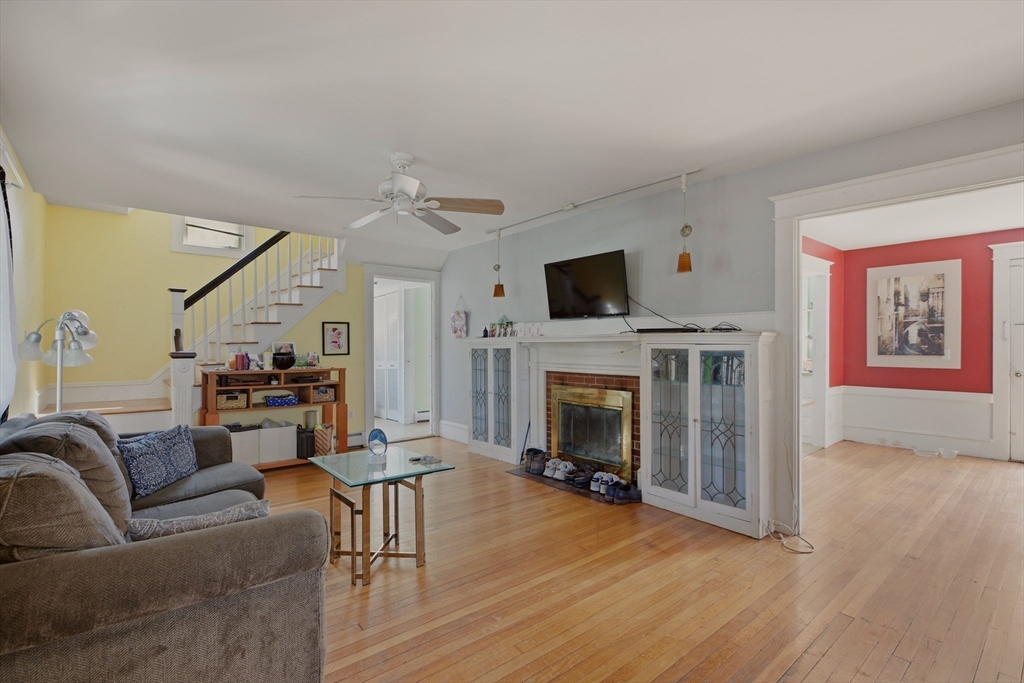 283 Montgomery St Property Photo 11