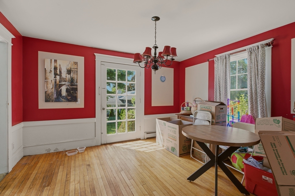283 Montgomery St Property Photo 14
