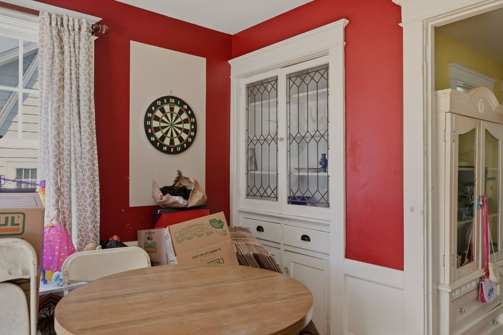 283 Montgomery St Property Photo 15