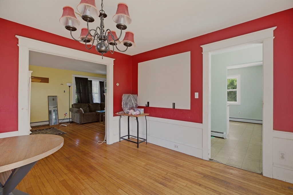 283 Montgomery St Property Photo 16