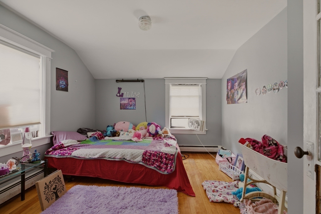 283 Montgomery St Property Photo 17