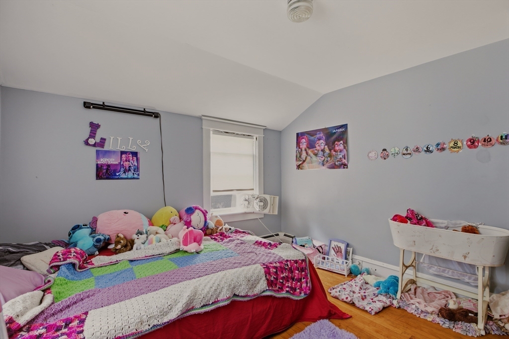 283 Montgomery St Property Photo 18