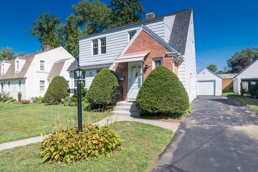 32 Elmwood Ave Property Photo 3