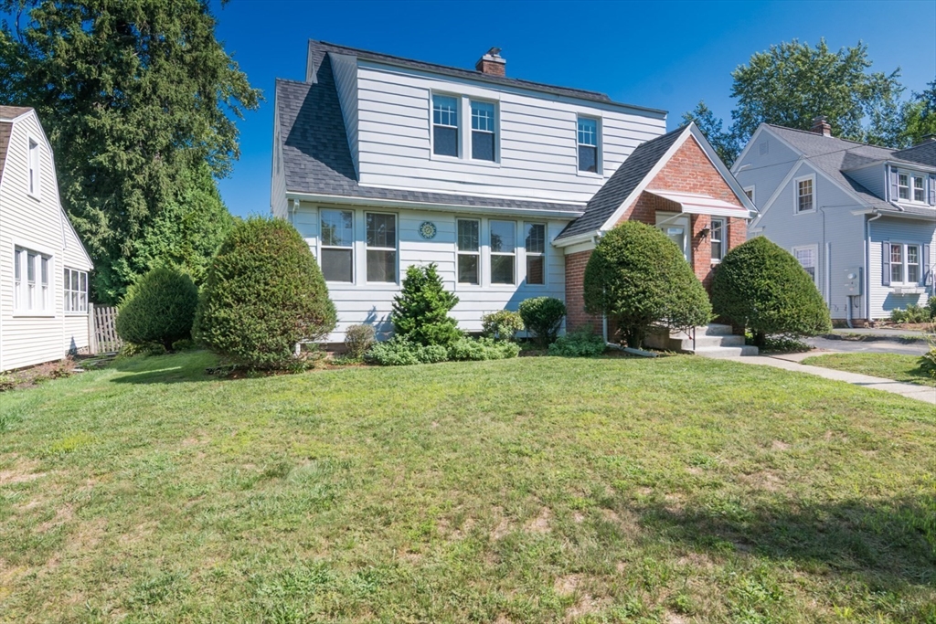 32 Elmwood Ave Property Photo 4
