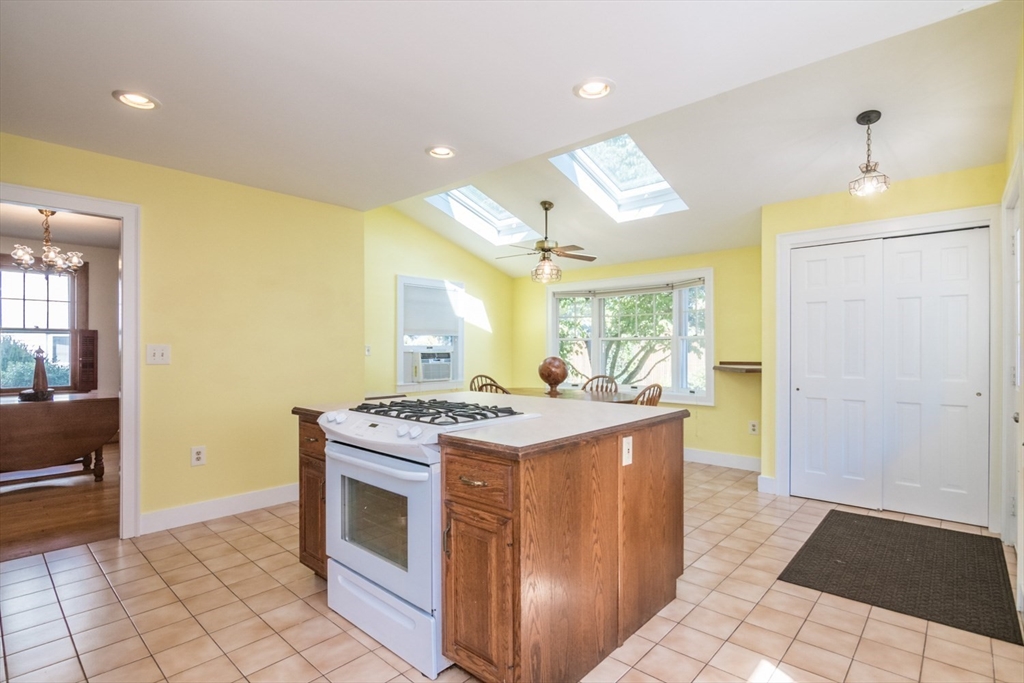 32 Elmwood Ave Property Photo 11
