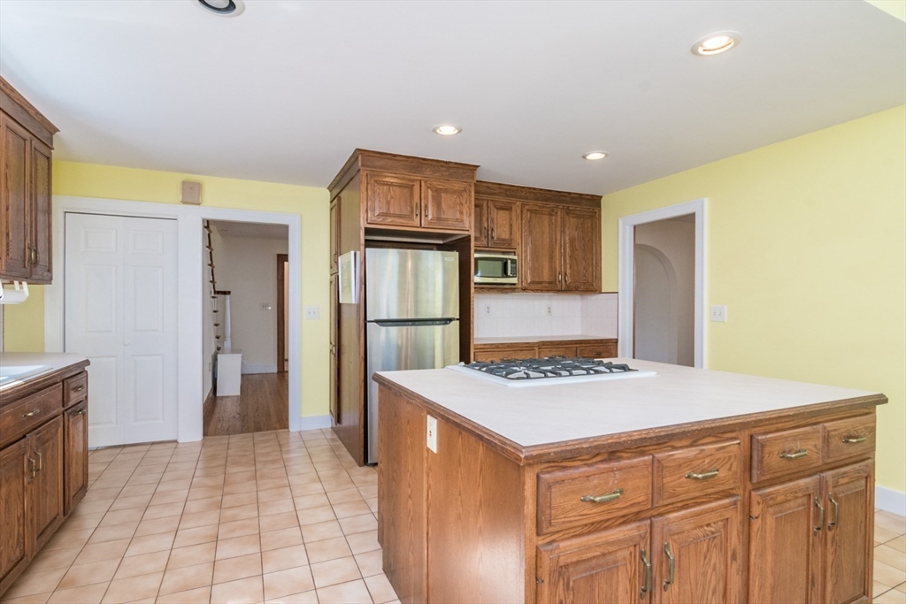 32 Elmwood Ave Property Photo 12