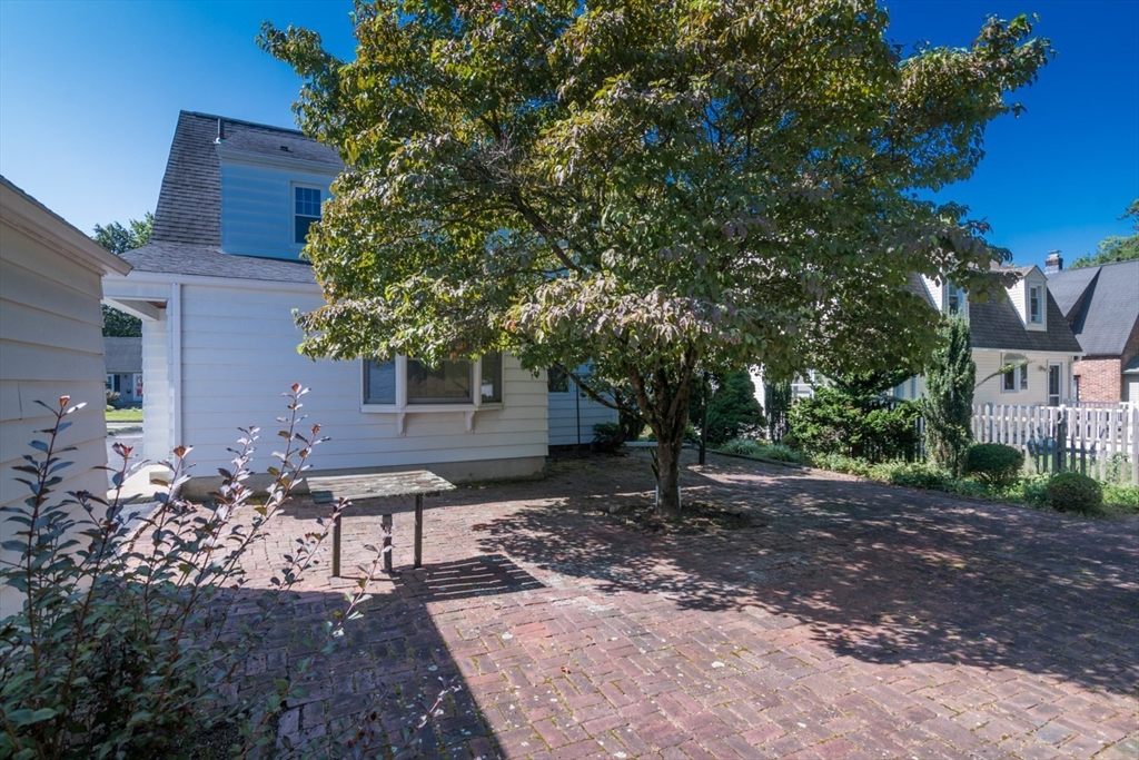 32 Elmwood Ave Property Photo 37
