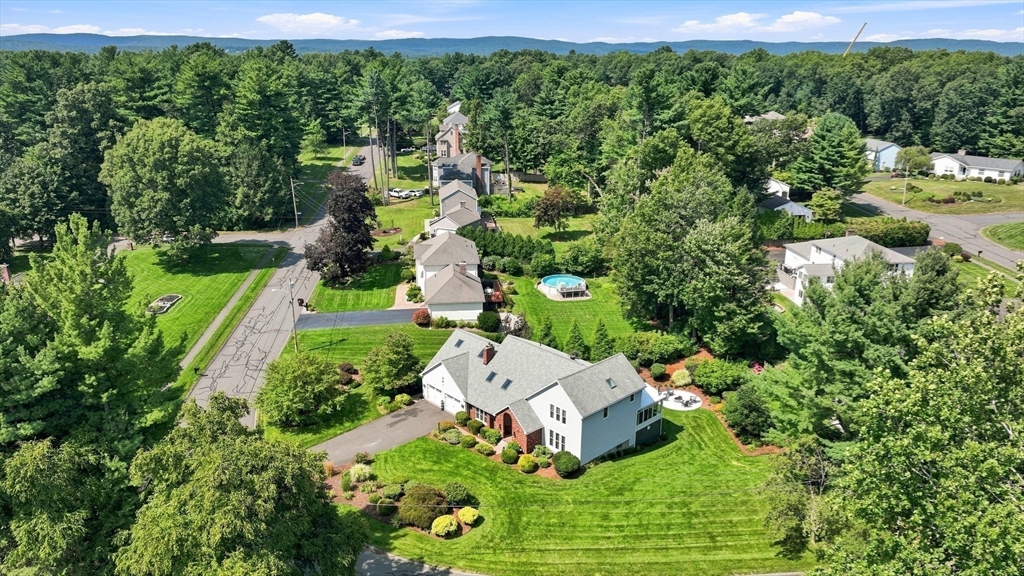 54 Blueberry Rdg Property Photo 5