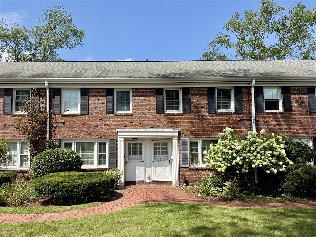 276 Main St # 4C