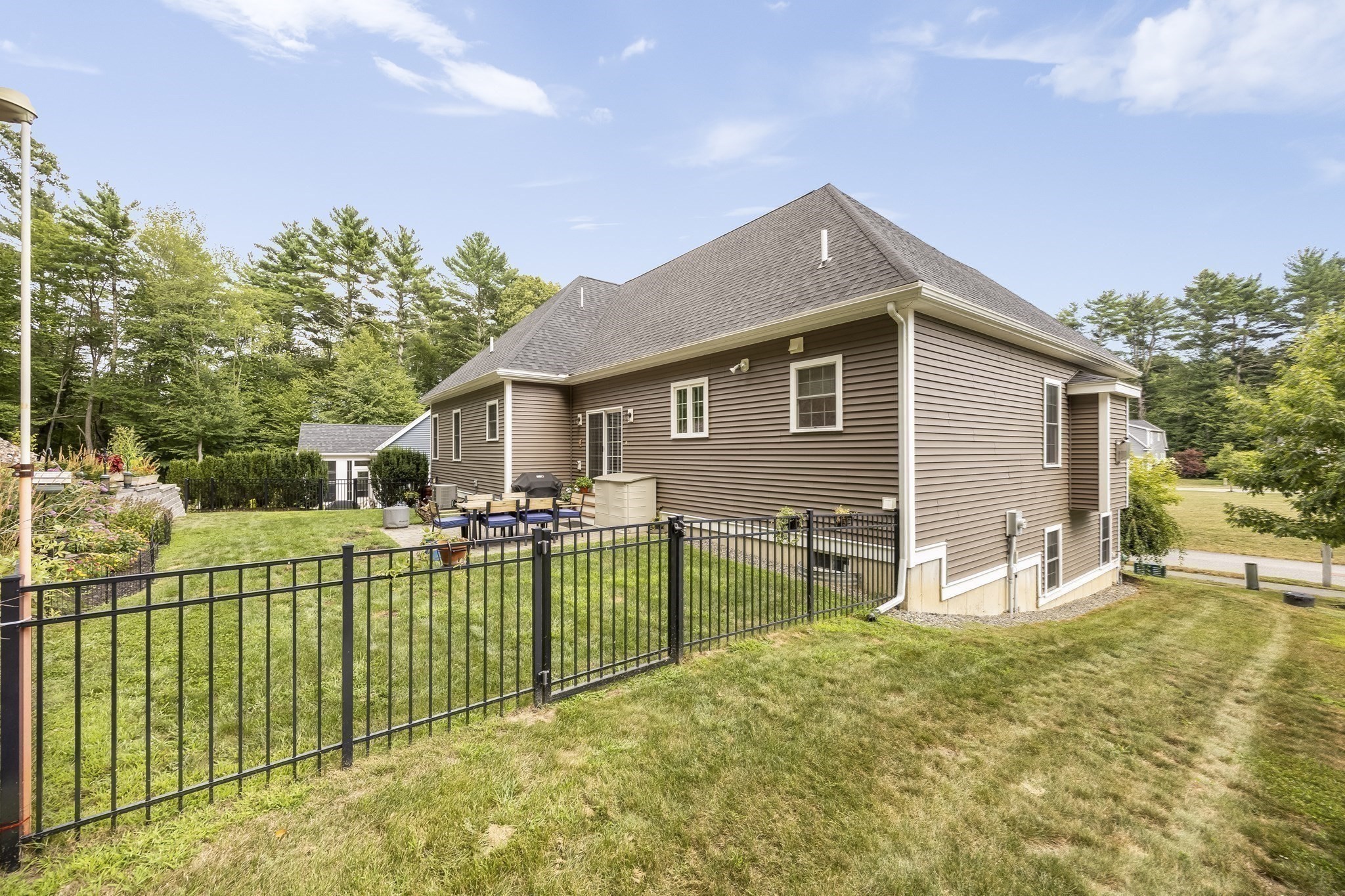 8 Willowdale Cir # 8 Property Photo 28