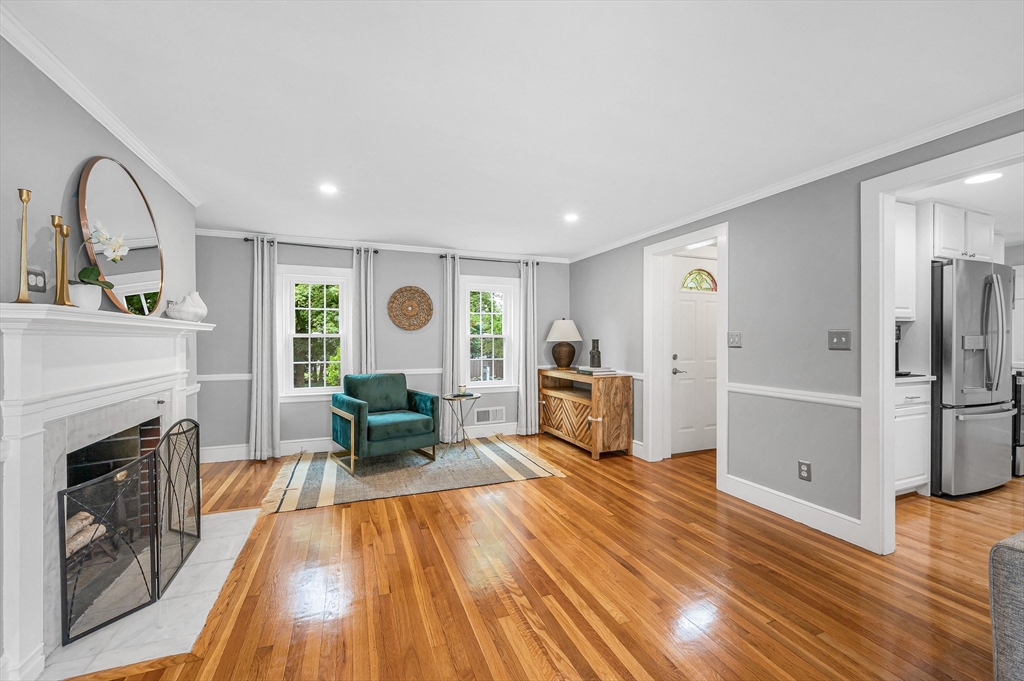 168 Lowell St Property Photo 3
