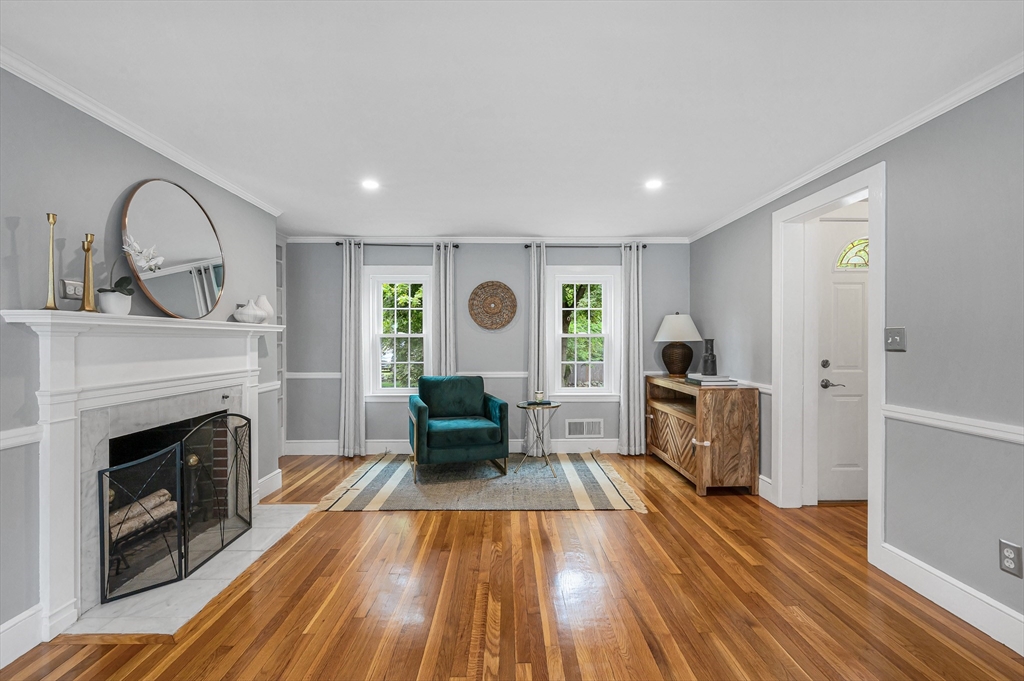 168 Lowell St Property Photo 4