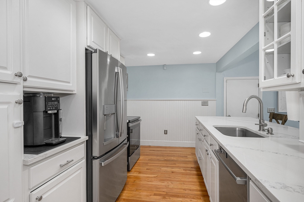 168 Lowell St Property Photo 8