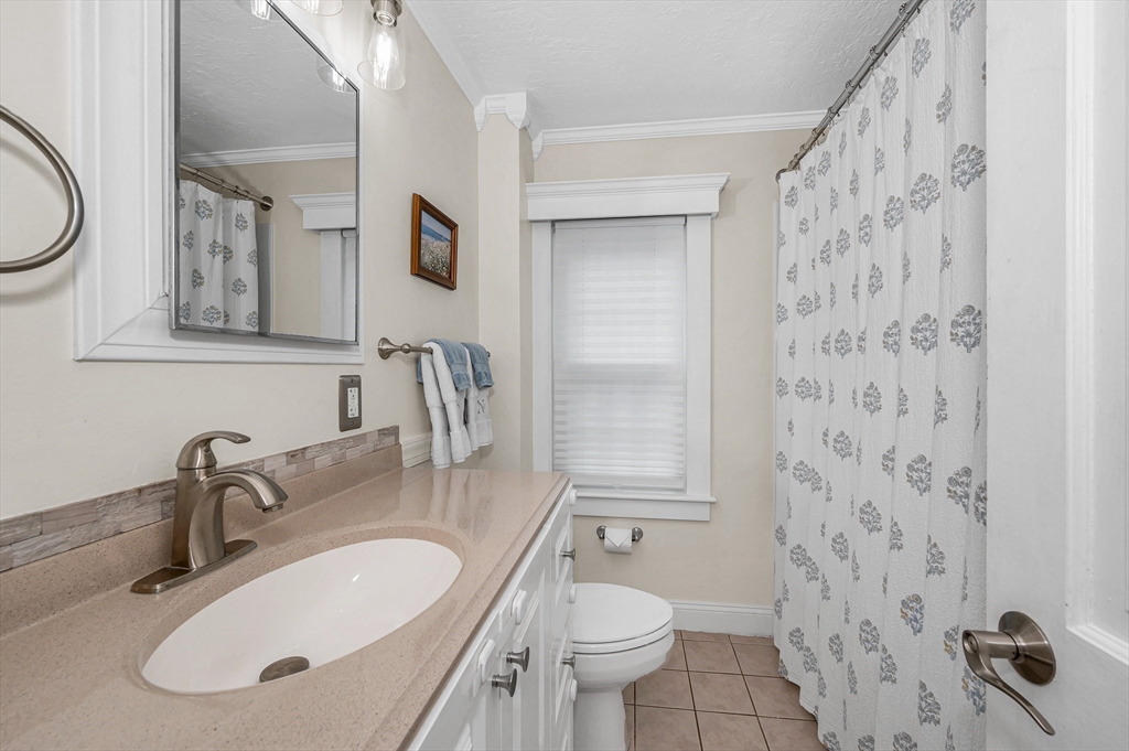 168 Lowell St Property Photo 16