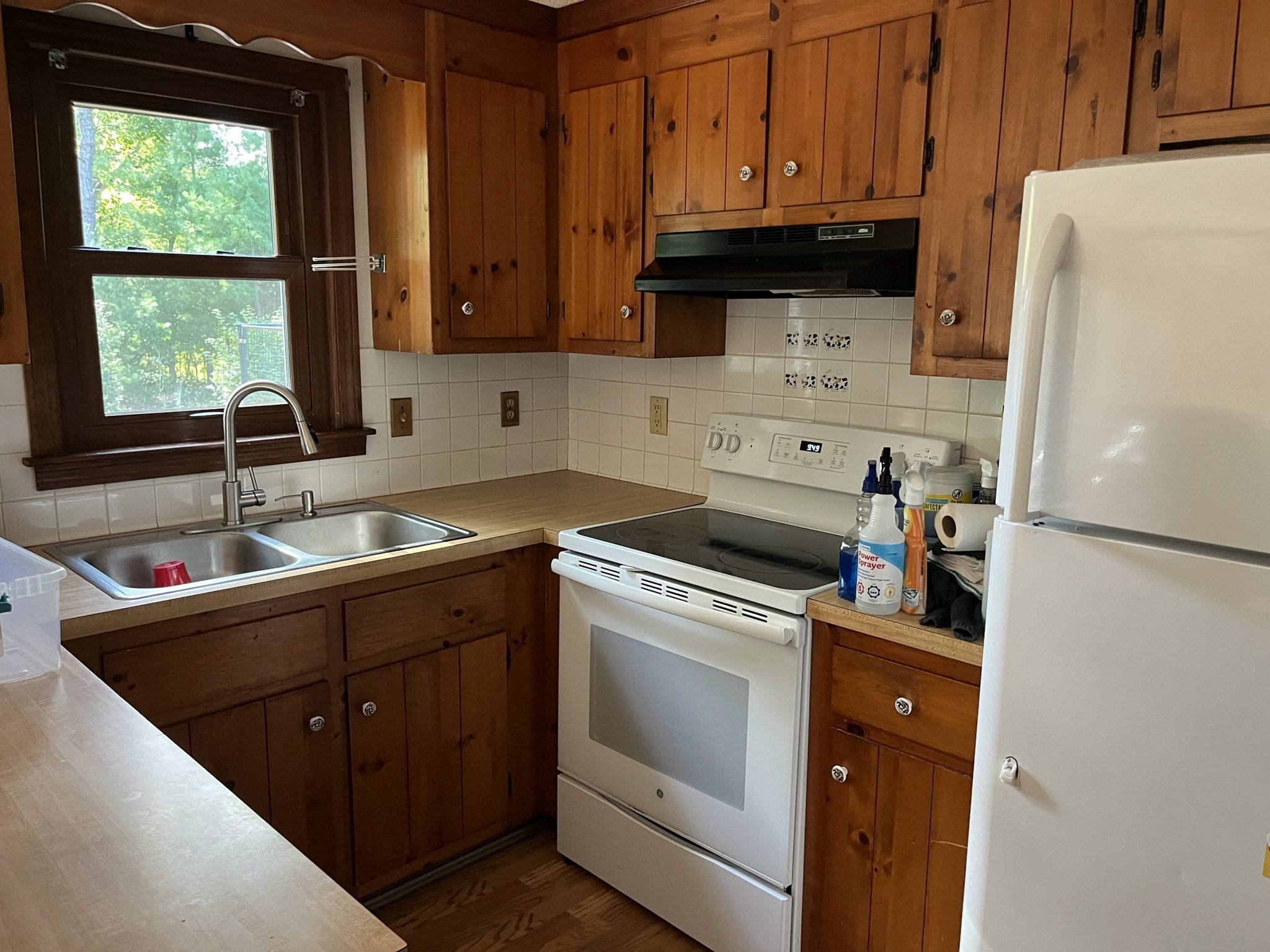 110 Goff Ter Property Photo 4