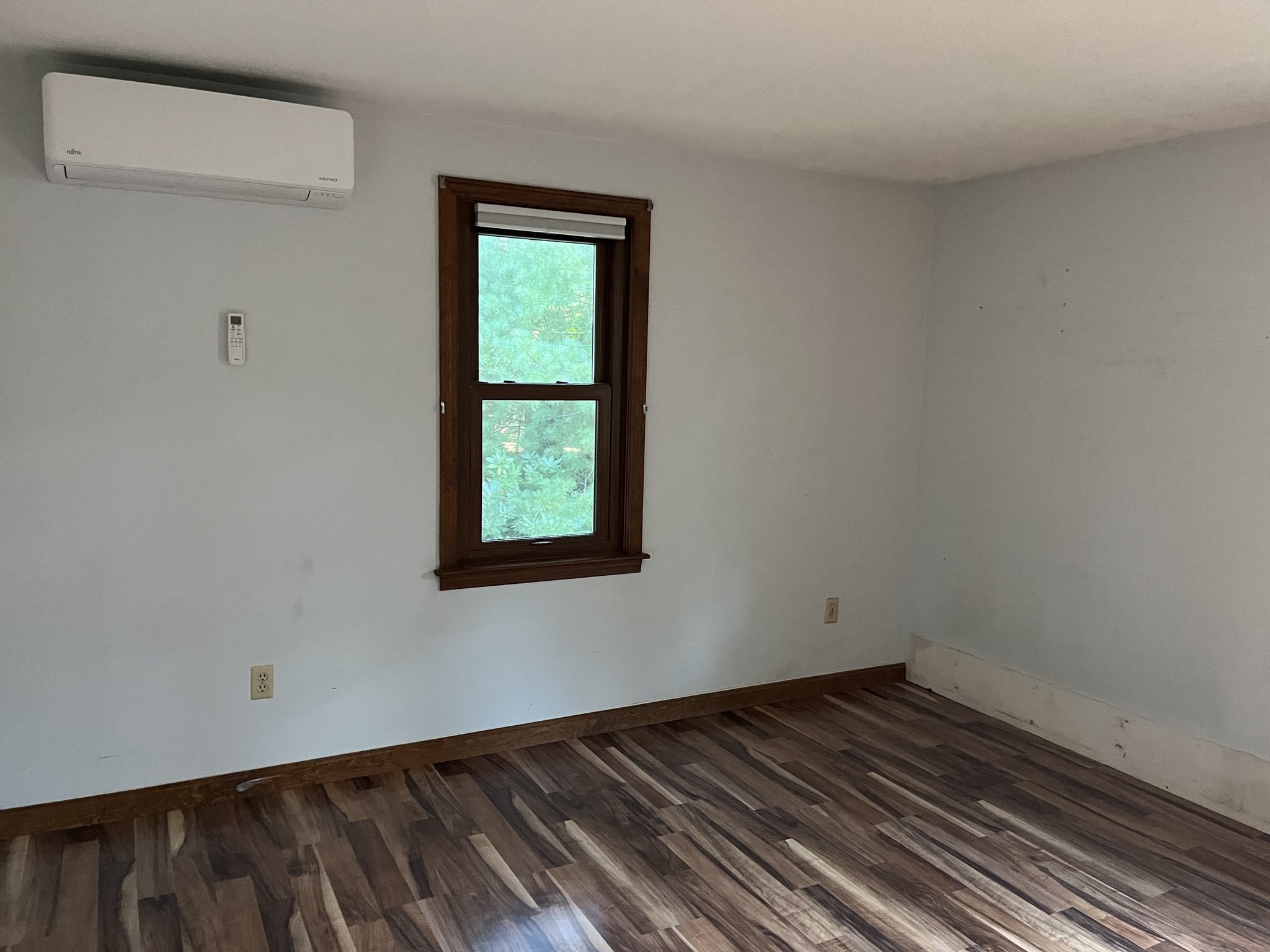110 Goff Ter Property Photo 6