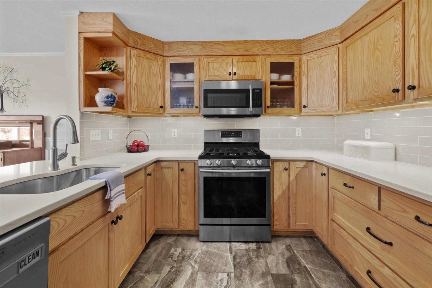 28 Coldspring Dr # C Property Photo 13