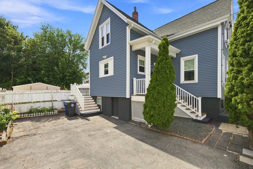 93 Parker St Property Photo 1