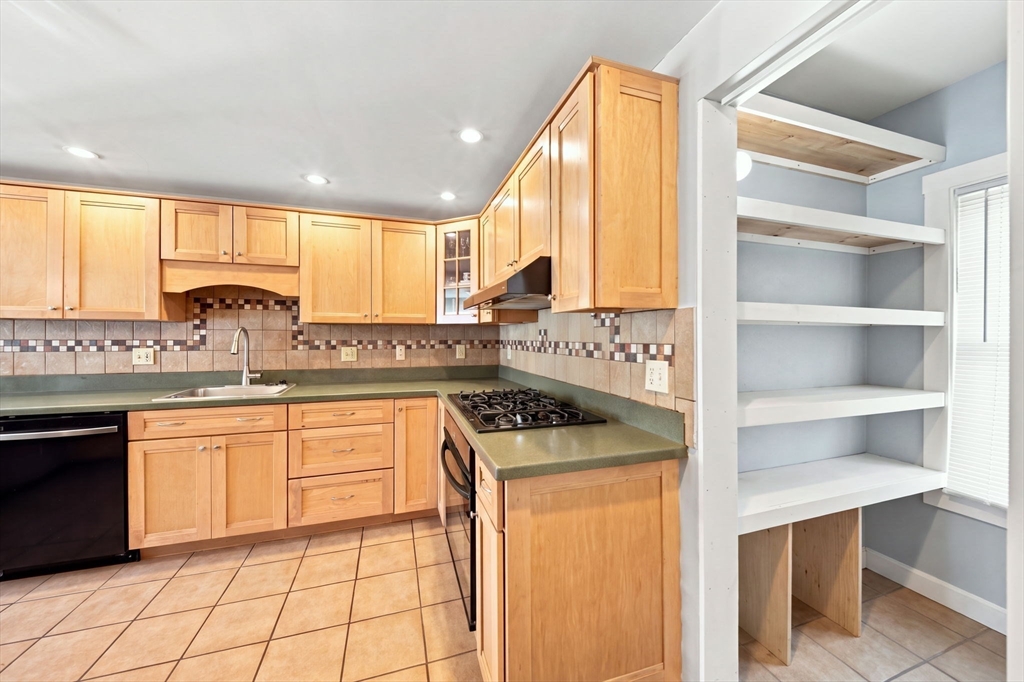 107 Sylvan St Property Photo 6