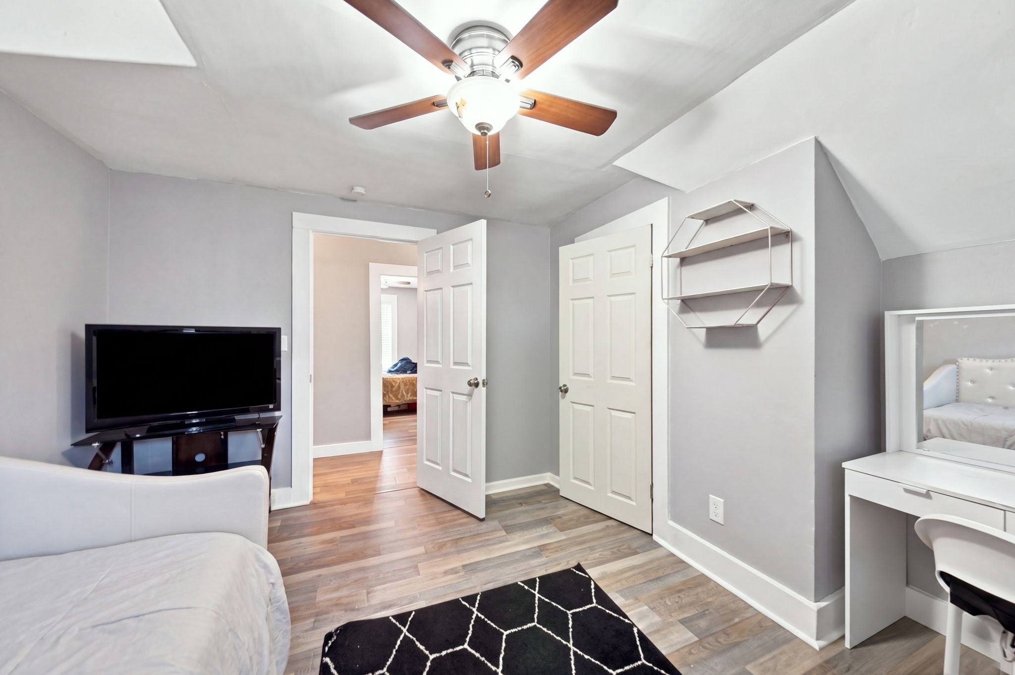 107 Sylvan St Property Photo 25