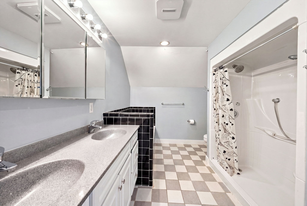 107 Sylvan St Property Photo 28