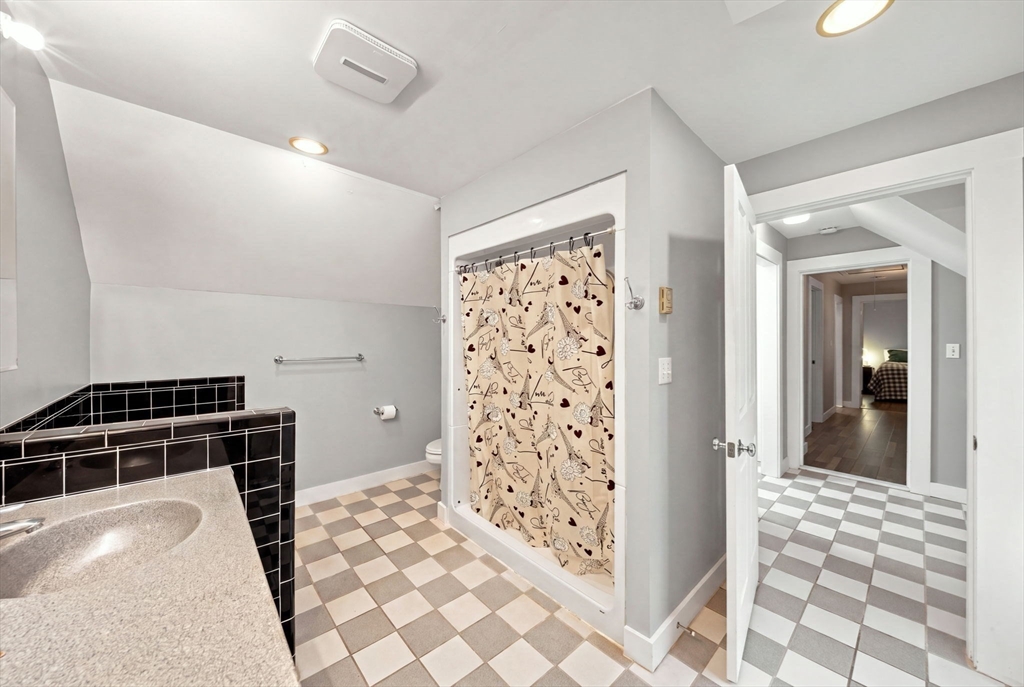 107 Sylvan St Property Photo 30