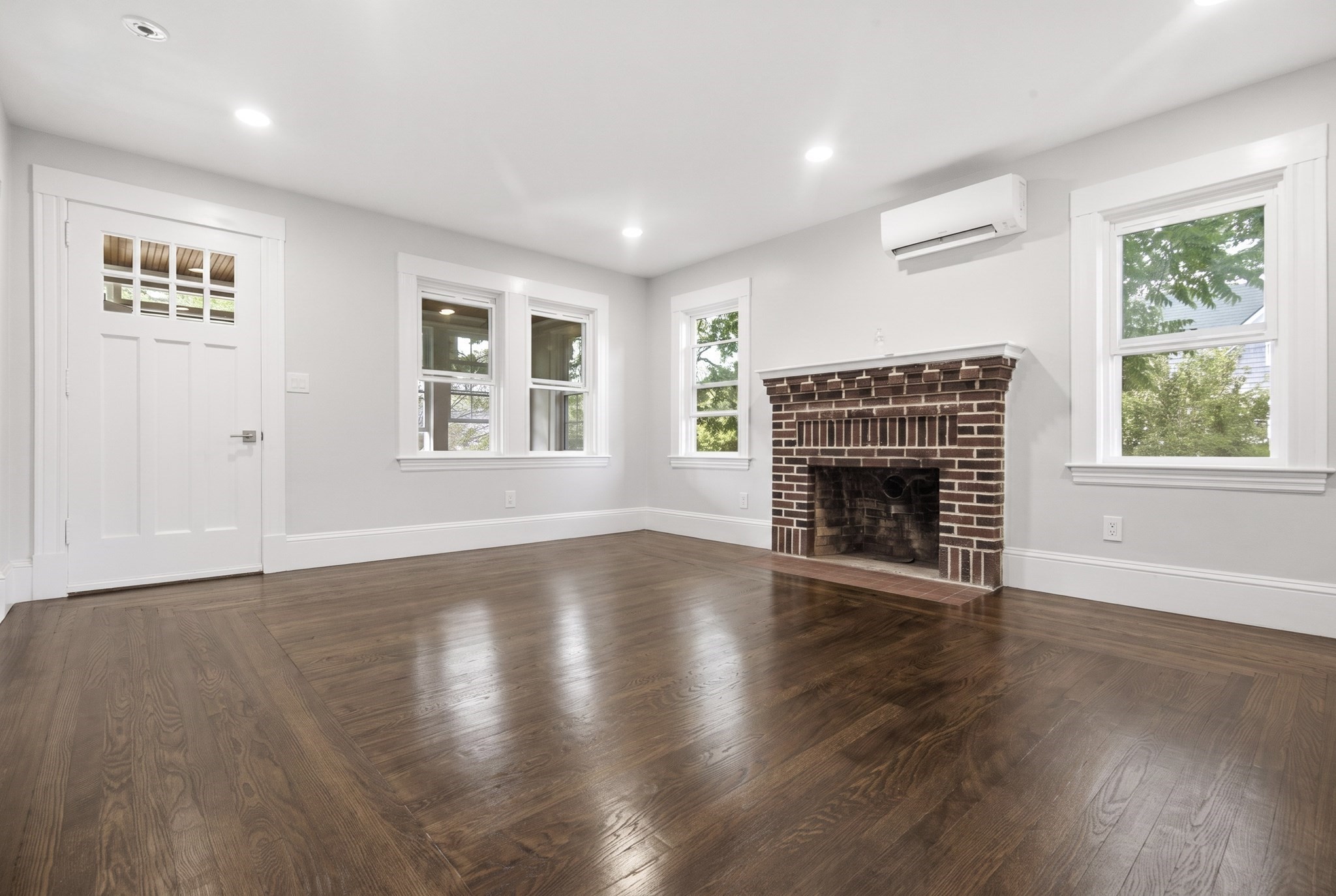 480 Summer St Property Photo 12