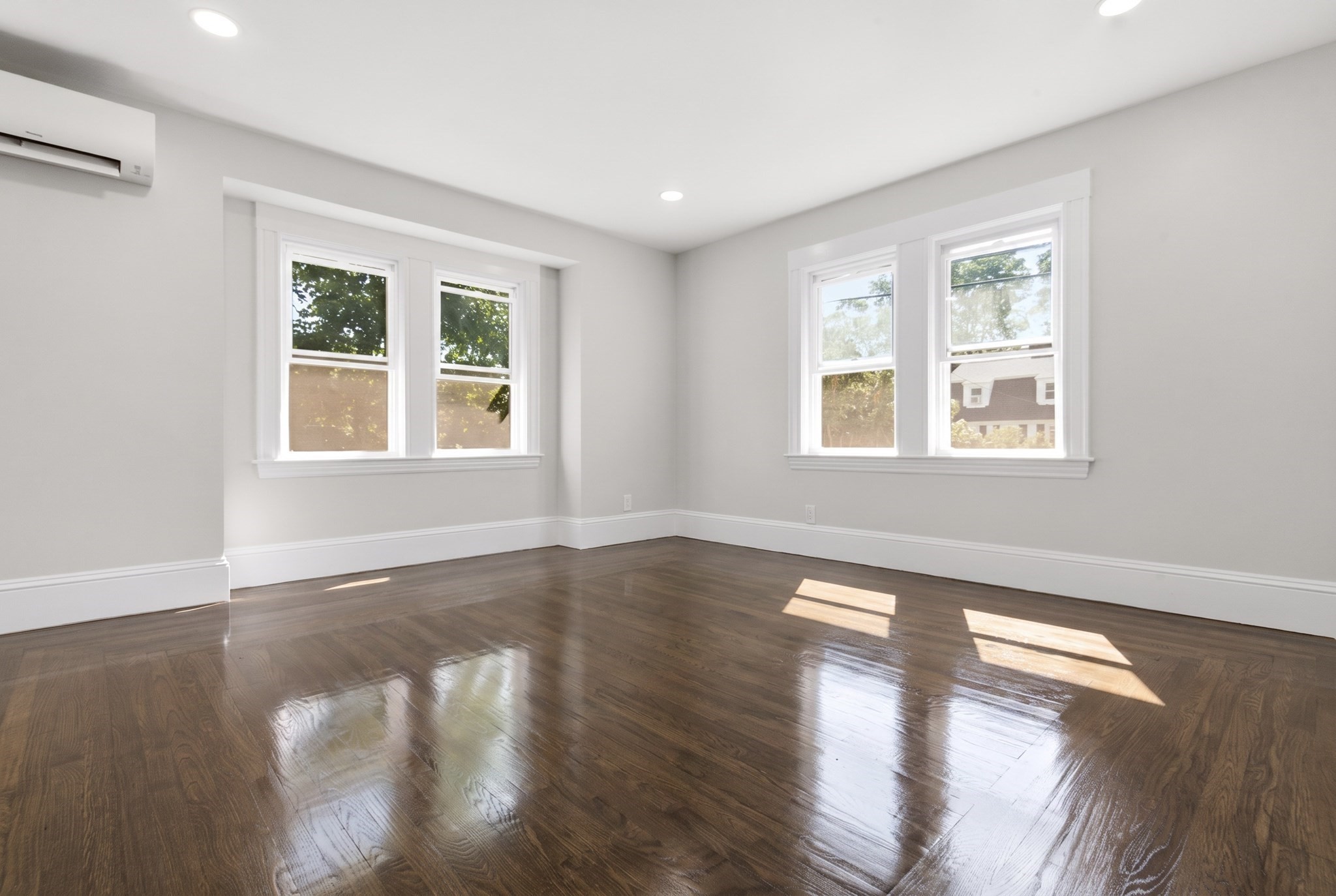480 Summer St Property Photo 14