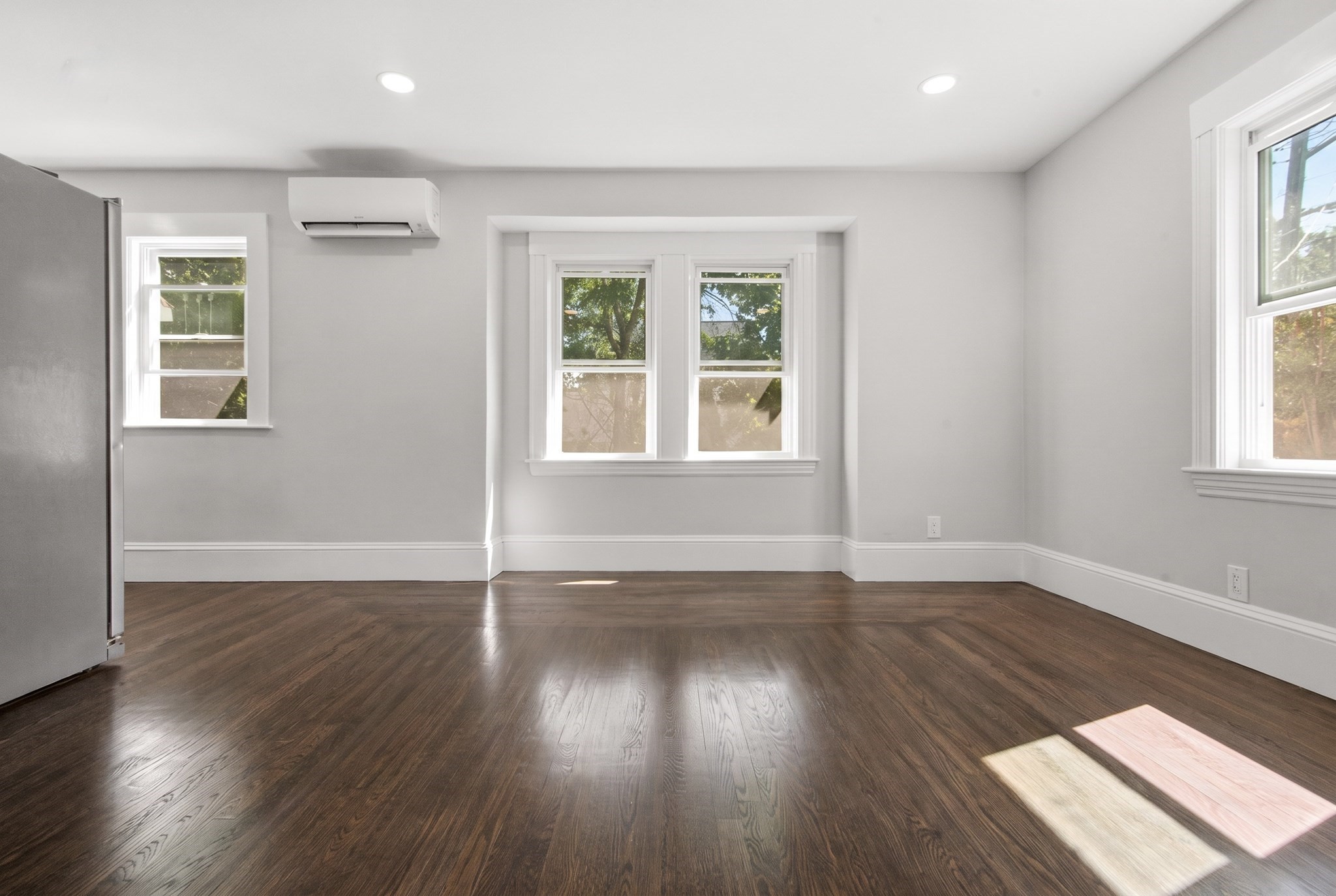 480 Summer St Property Photo 16