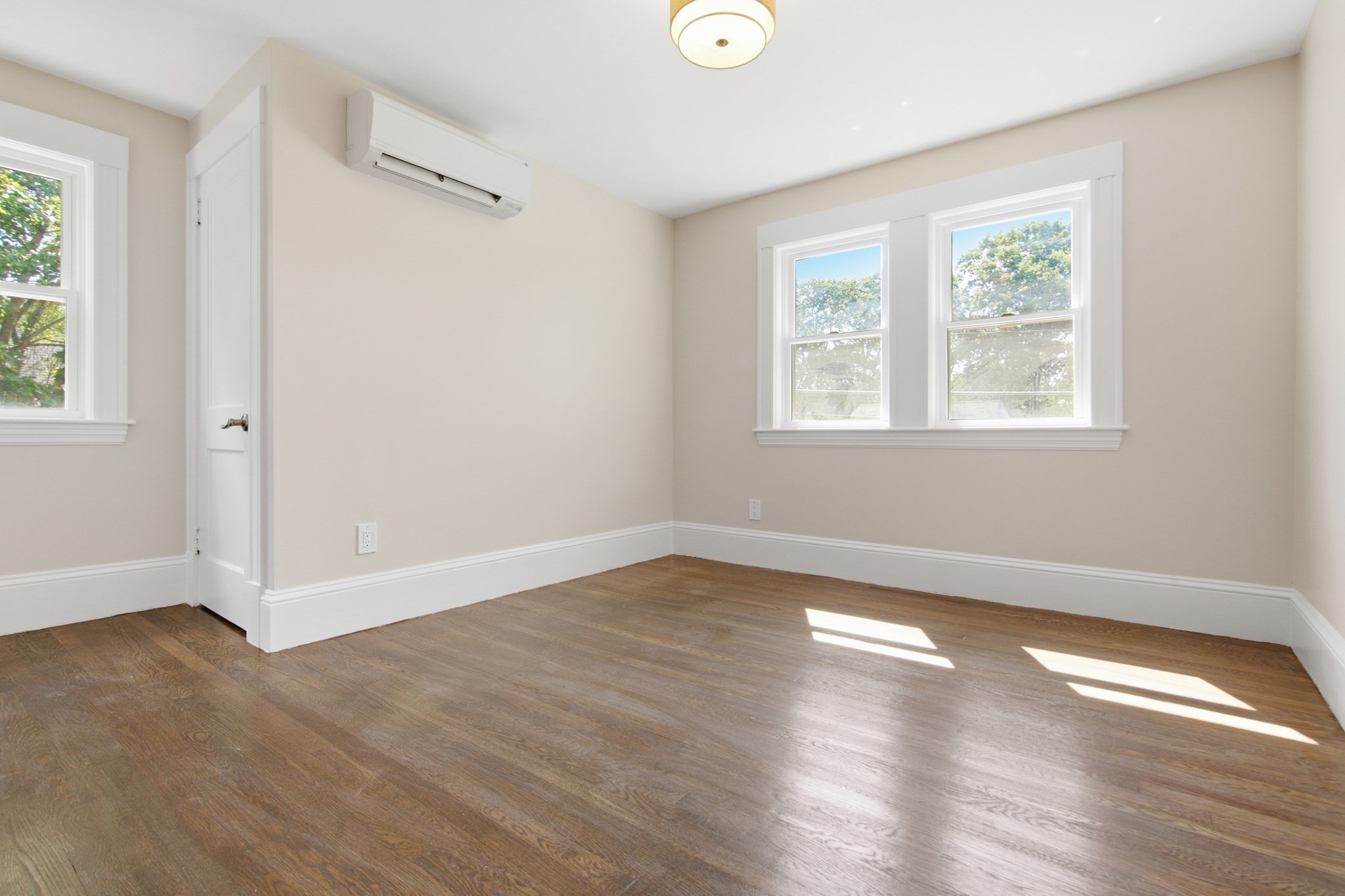 480 Summer St Property Photo 28