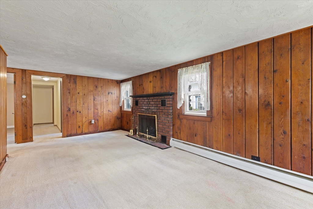 1 Freeman Ave Property Photo 9
