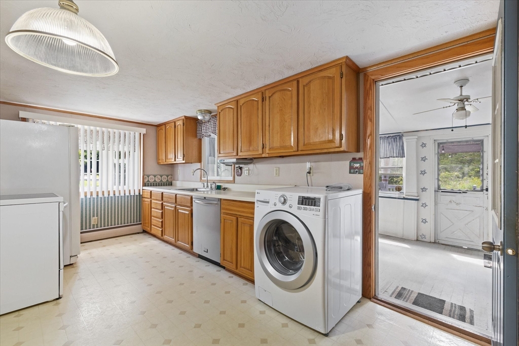 1 Freeman Ave Property Photo 13