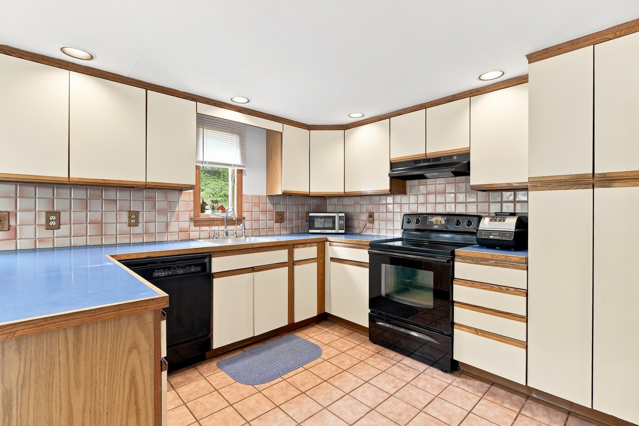 53 Evergreen Street Property Photo 10