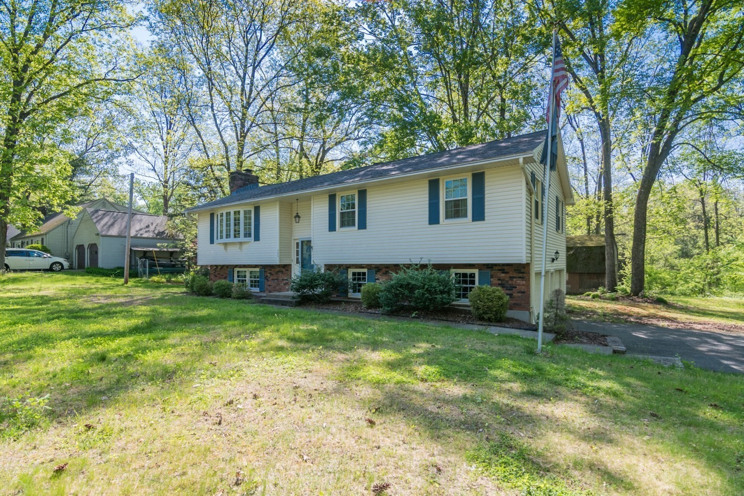 908 Burts Pit Rd Property Photo 3