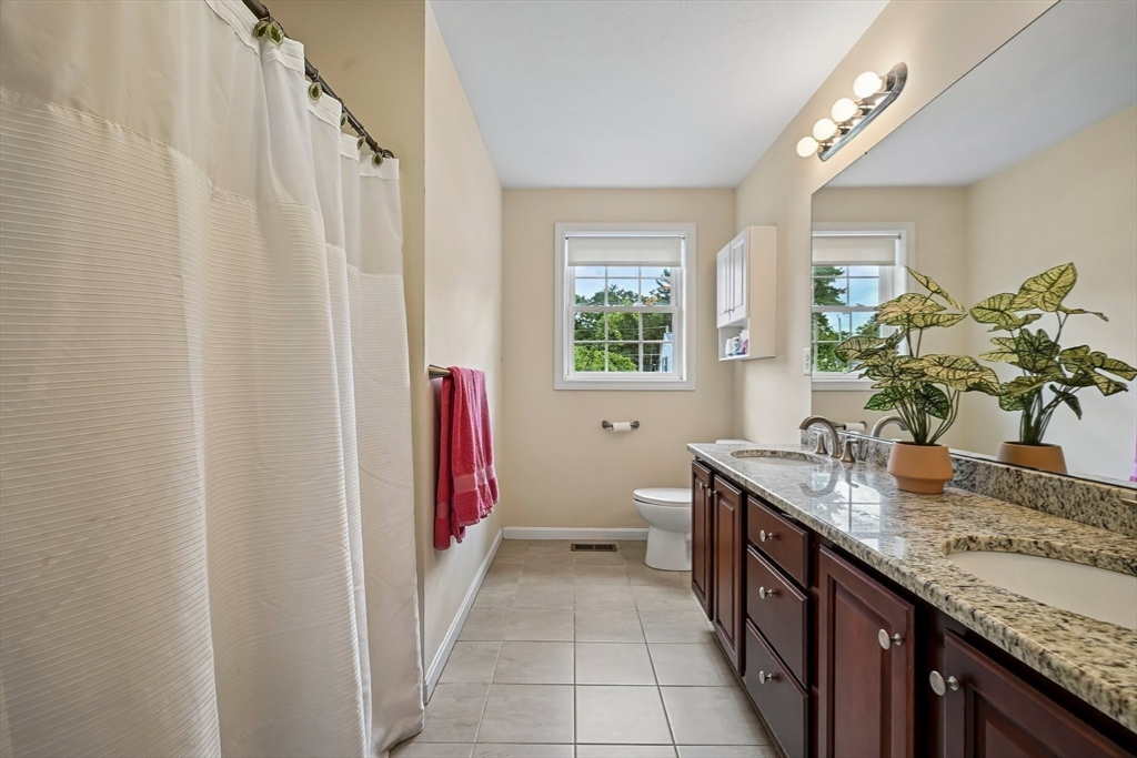 12 Autumn St Property Photo 10