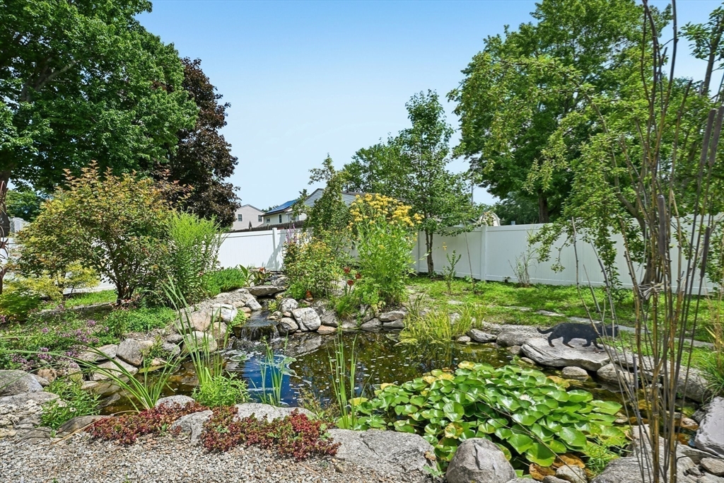 12 Autumn St Property Photo 20