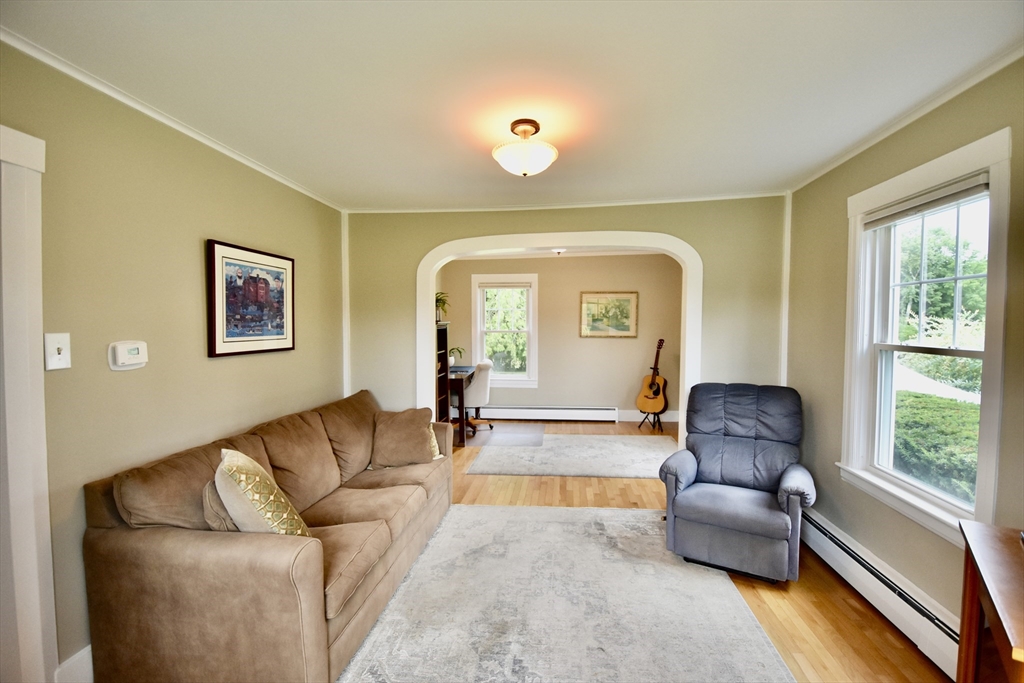 120 Blaine Ave Property Photo 6