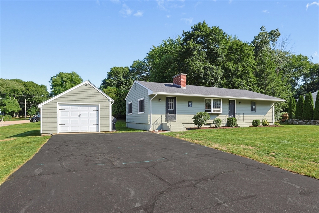 6 Young Ave. Property Photo 1