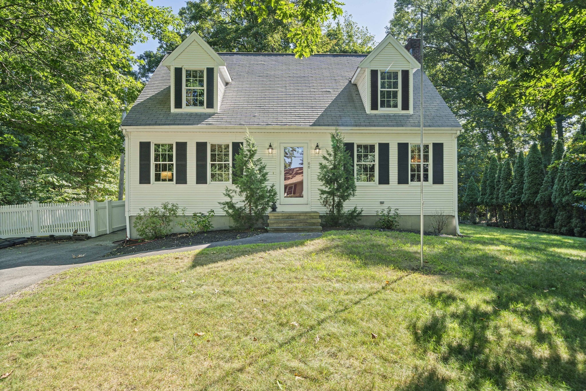 66 Cottage Ln Property Photo 1