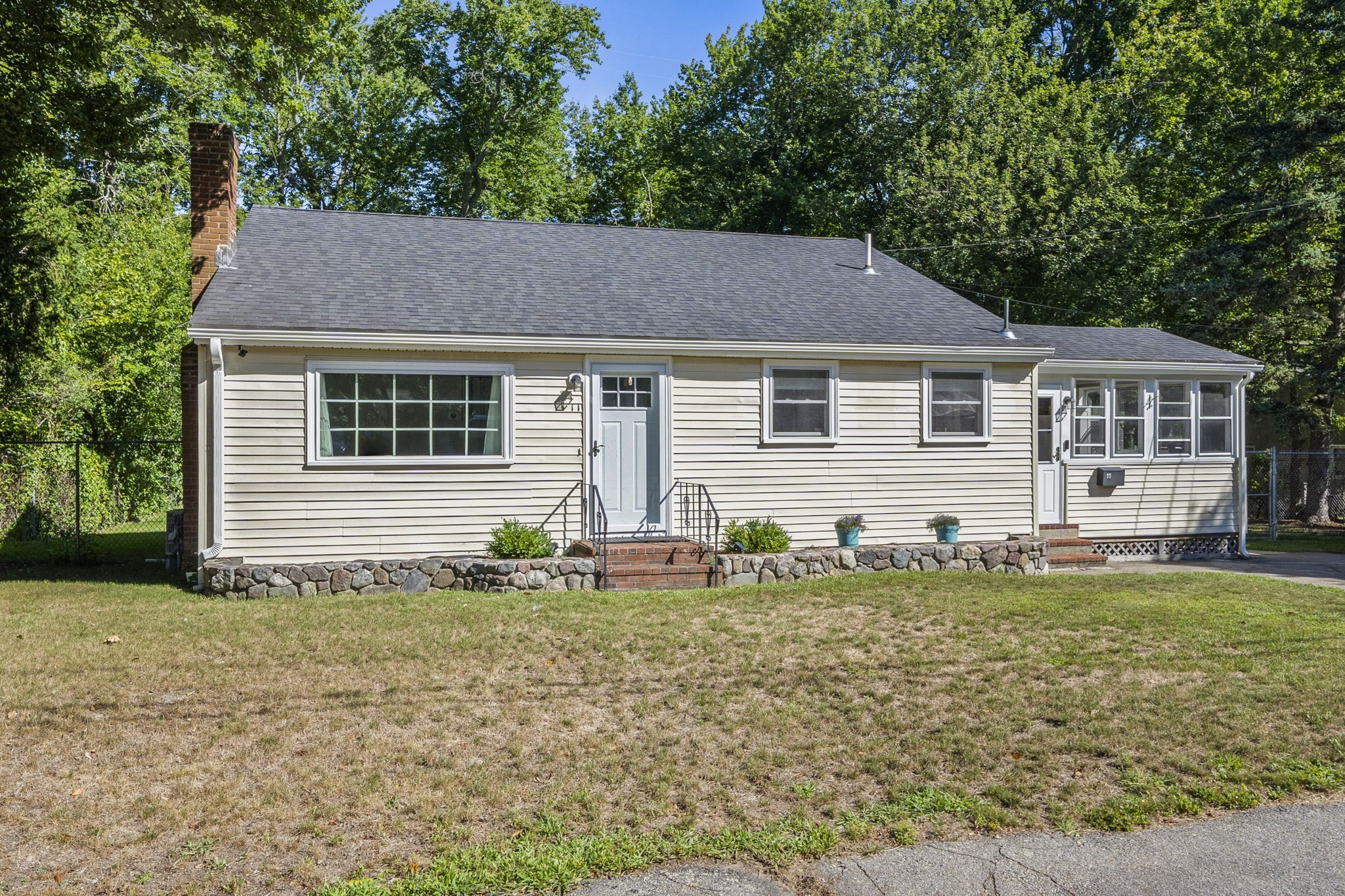 11 Virginia Cir Property Photo 1