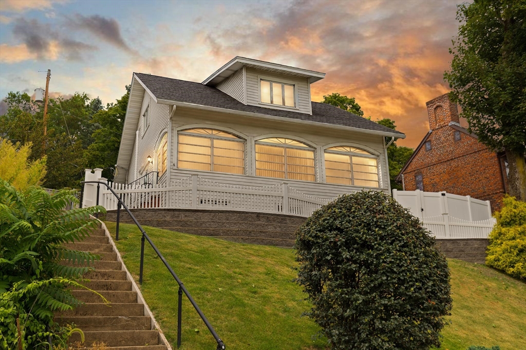 6 Groveland St Property Photo 1