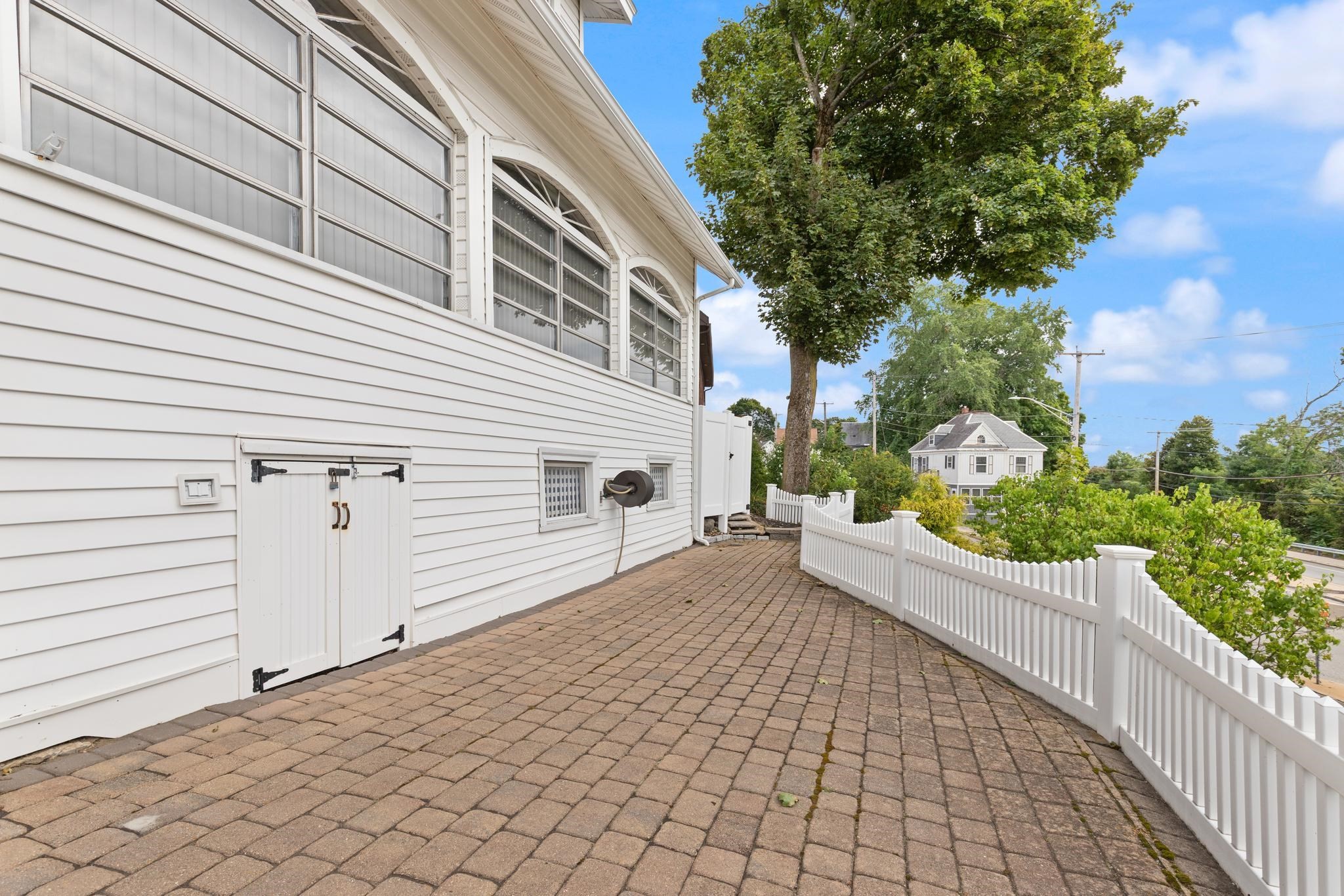 6 Groveland St Property Photo 3