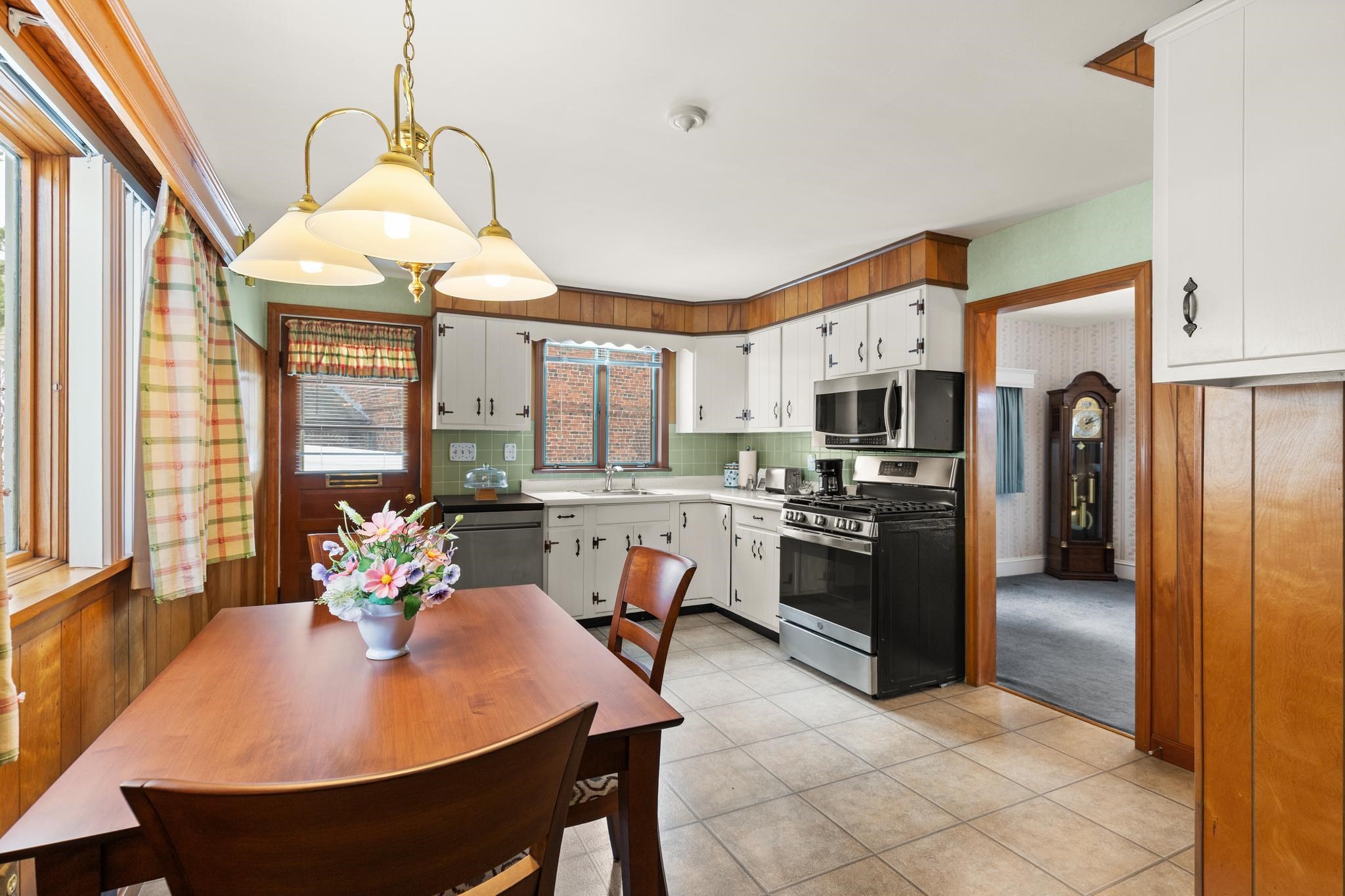 6 Groveland St Property Photo 16