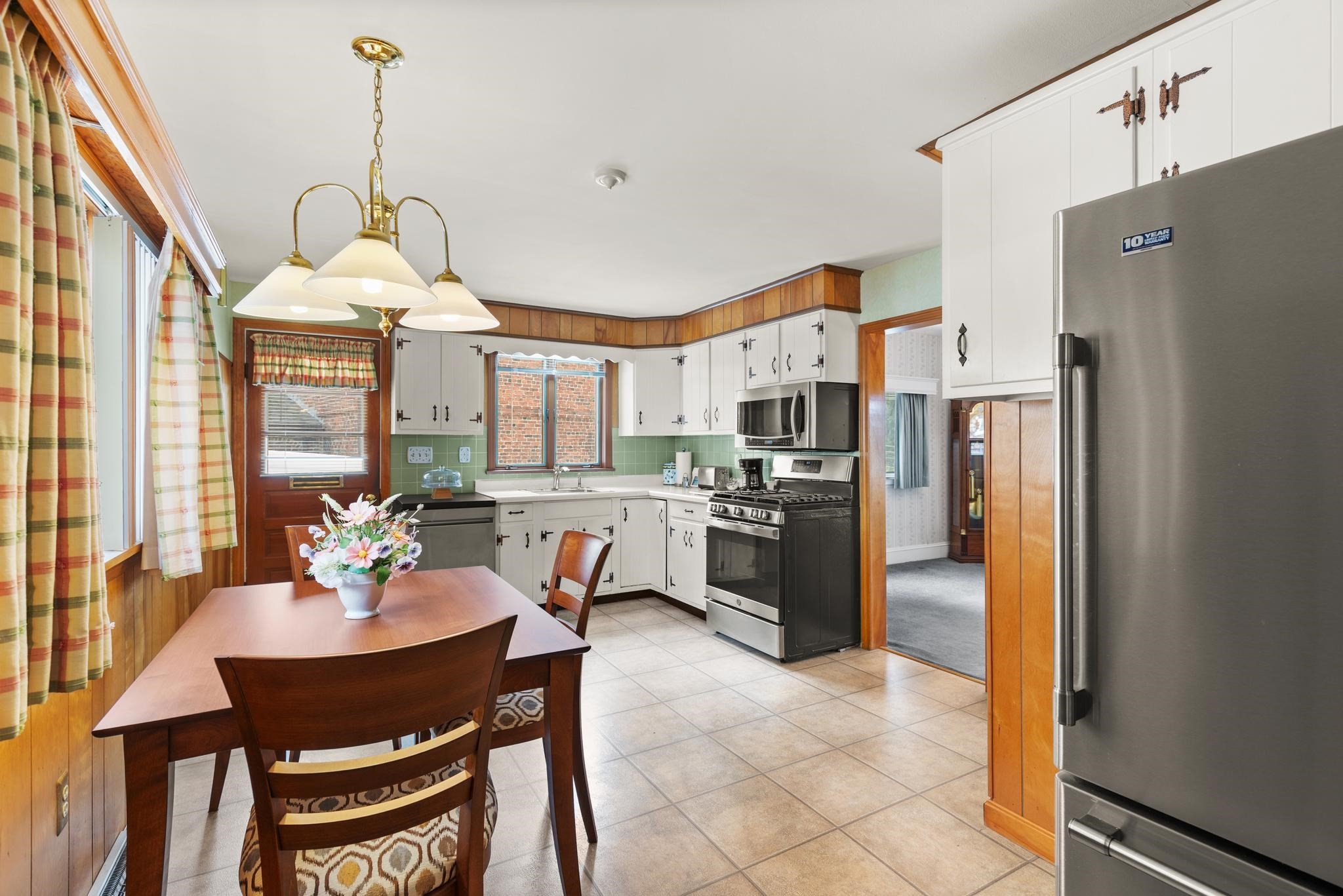 6 Groveland St Property Photo 17
